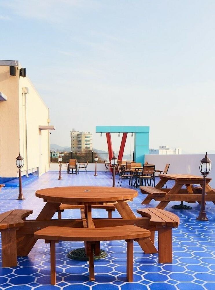 Hotel Ara & Maru Hostel