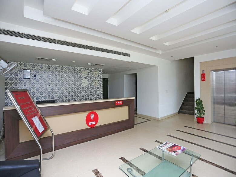 Hotel Oyo 8536 Azad Square