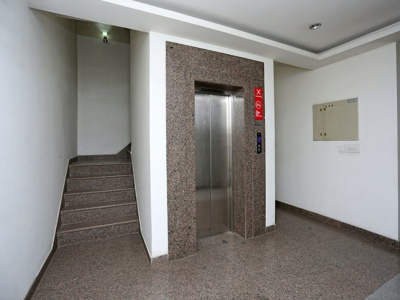 Hotel Oyo 8536 Azad Square