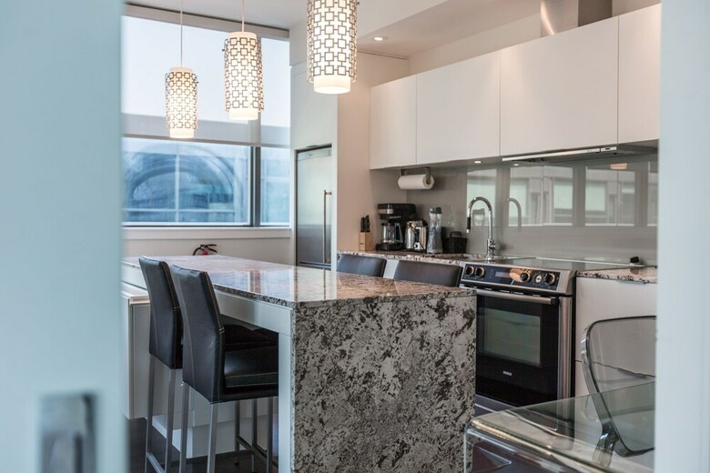 Applewood Suites - 2 Bdrm King & Spadina
