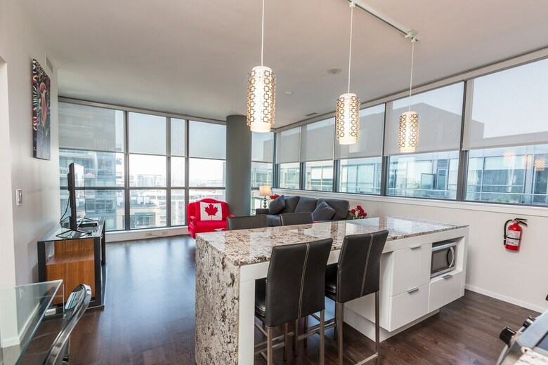 Applewood Suites - 2 Bdrm King & Spadina