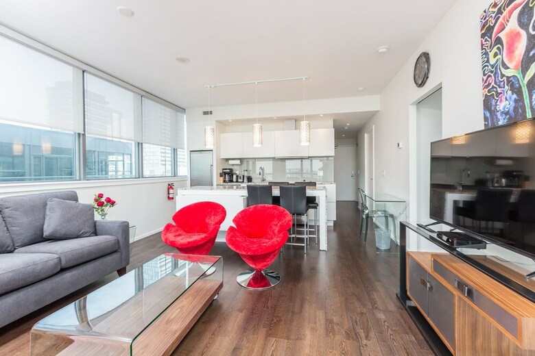 Applewood Suites - 2 Bdrm King & Spadina