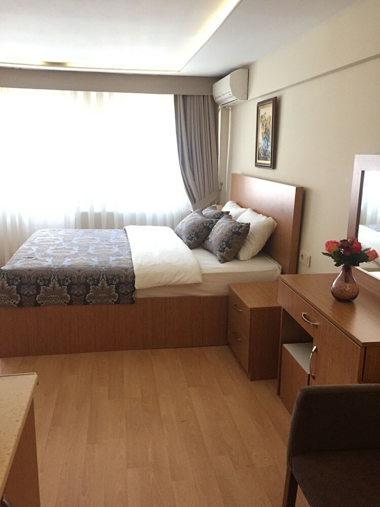 Hotel Aiza Suites