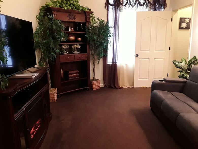 Lions Gate Manor Bed And Breakfast