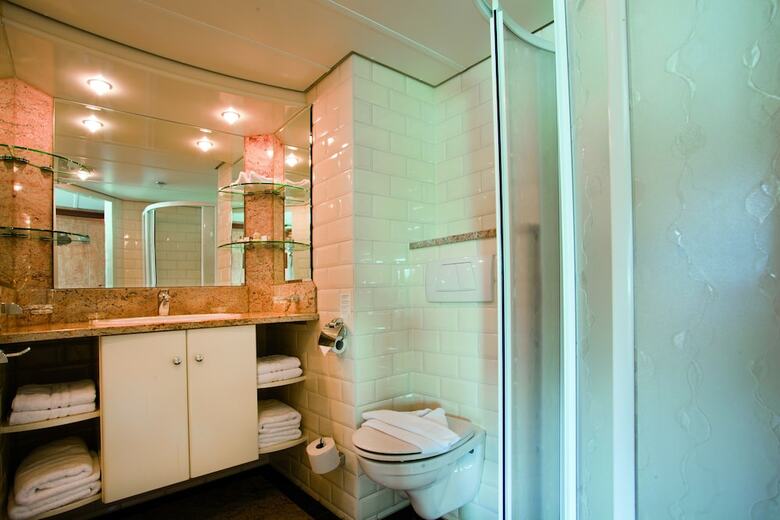 Crossgates Hotelship 3 Star - Altstadtnord - K�ln