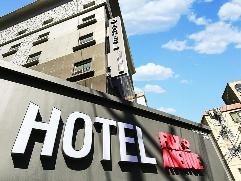 Fox Avenue Hotel