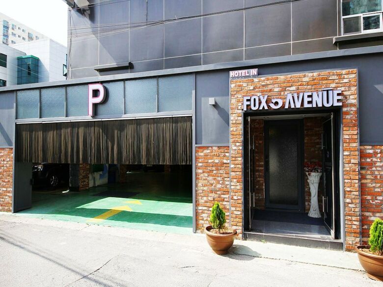 Fox Avenue Hotel