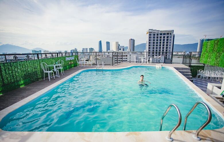 Pariat Hotel