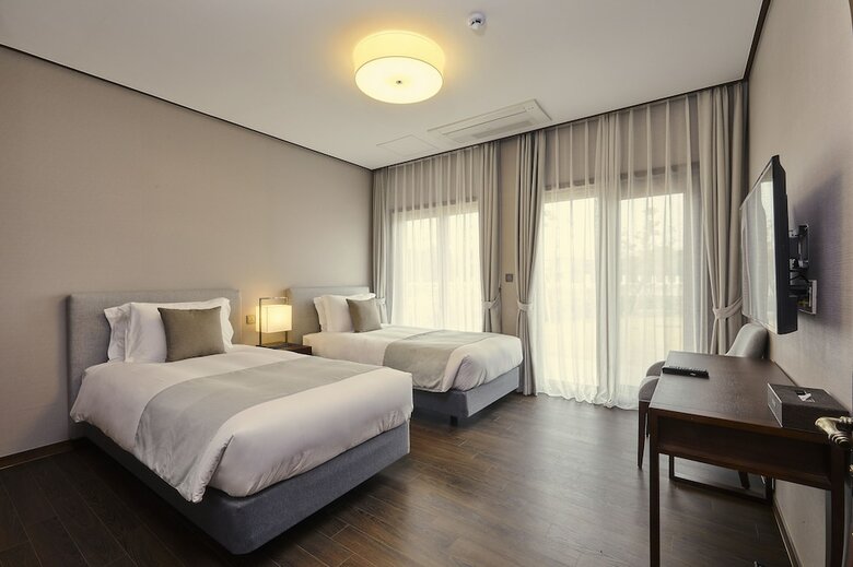 Camphortree Hotel & Resort