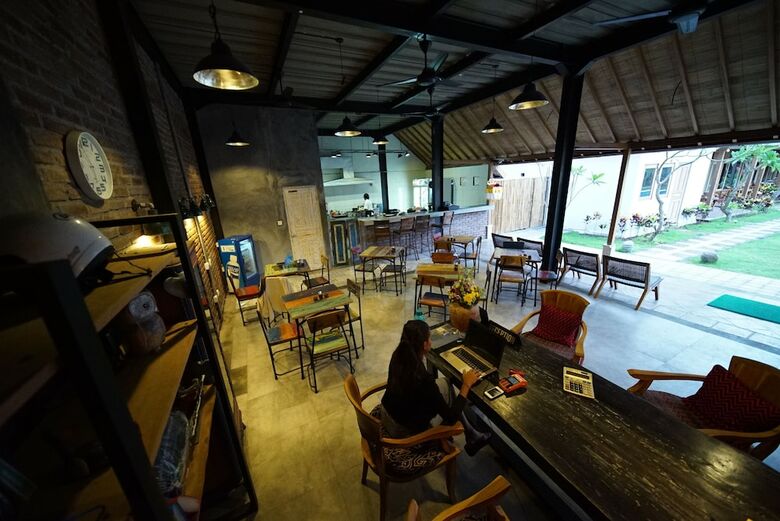 Hotel Easy Surf Camp