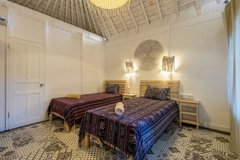 Hotel Easy Surf Camp