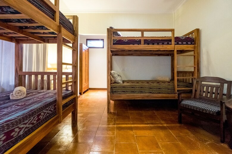 Hotel Easy Surf Camp