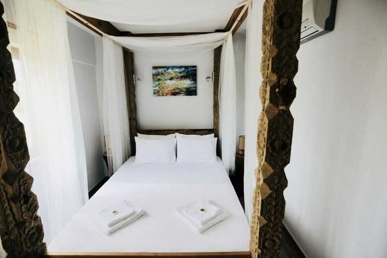 Bozcaada Iris Hotel
