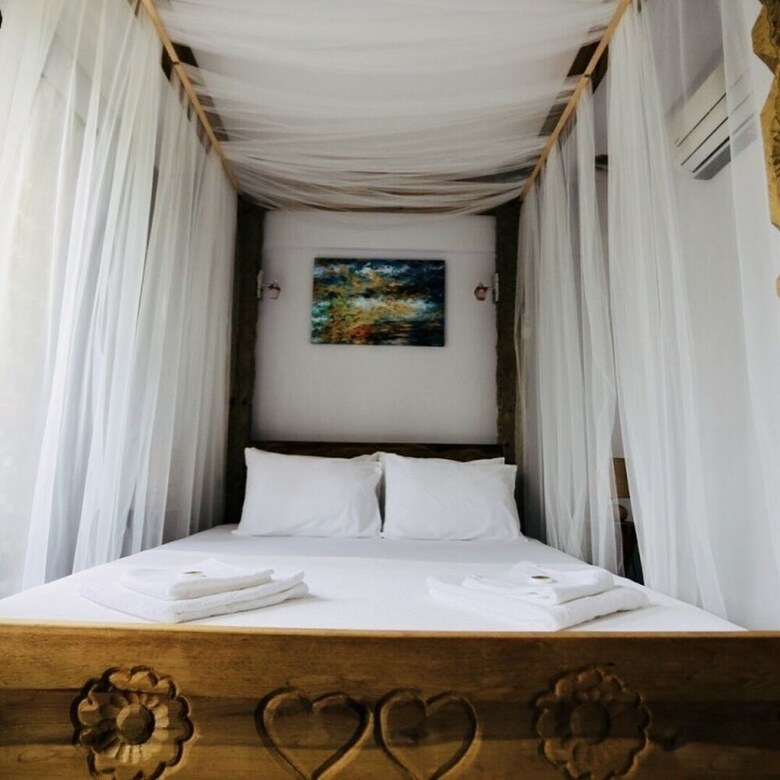 Bozcaada Iris Hotel