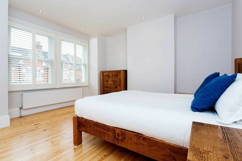 Veeve - Merton Hall