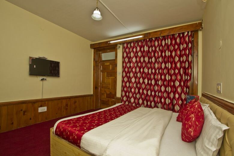 Oyo 8895 Hotel Pine Grove