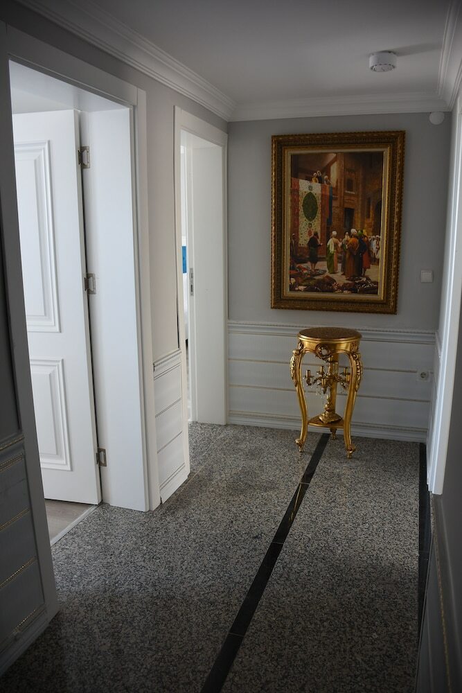 Real King Boutique Hotel