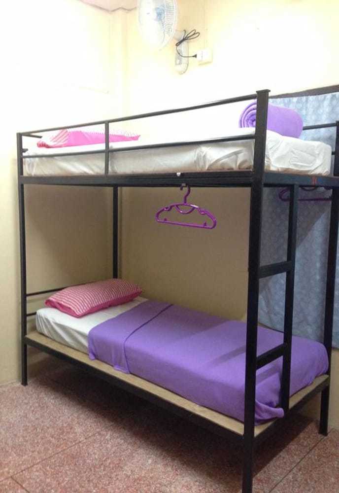 Hostal Bed Khaolak Hostel