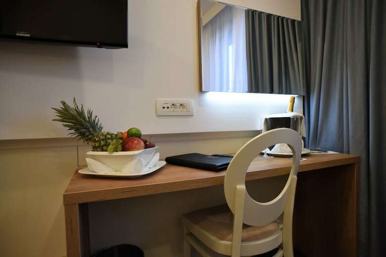 Santiny Hotel & Restaurant