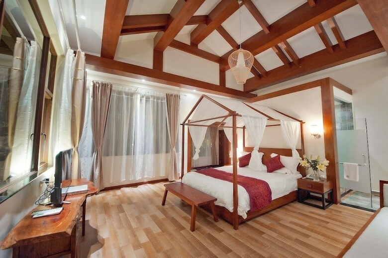 Guilin Crystal Crescent Moon Hotel