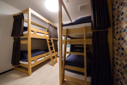 Hostal Hop Step Inn - Hostel