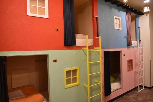 Hostal Hop Step Inn - Hostel