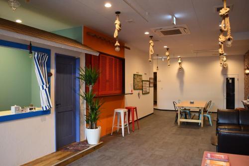 Hostal Hop Step Inn - Hostel