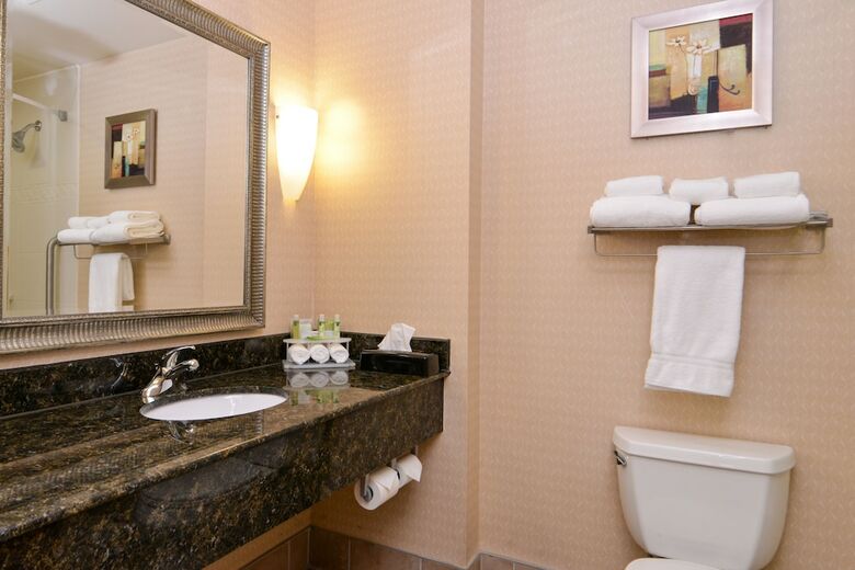 Hotel Holiday Inn Express Halifax Airport