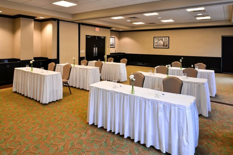 Hotel Holiday Inn Express Halifax Airport