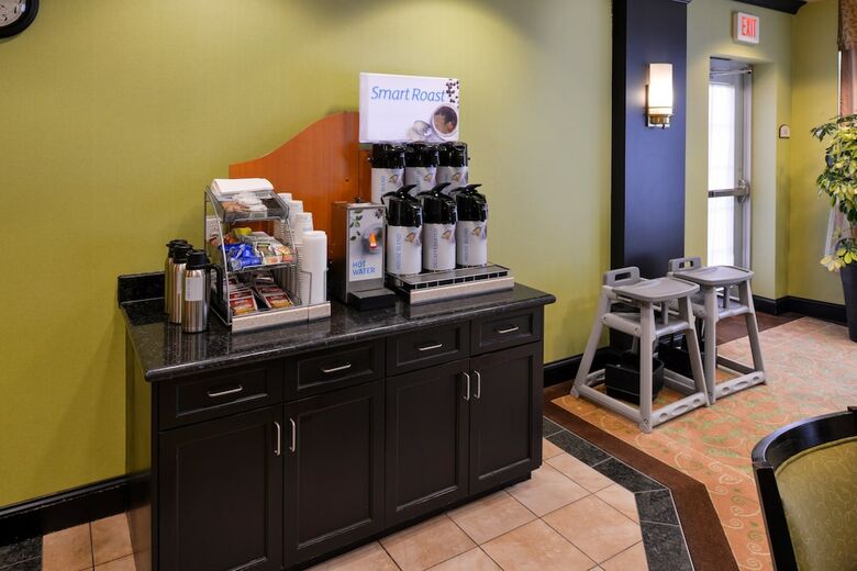 Hotel Holiday Inn Express Halifax Airport