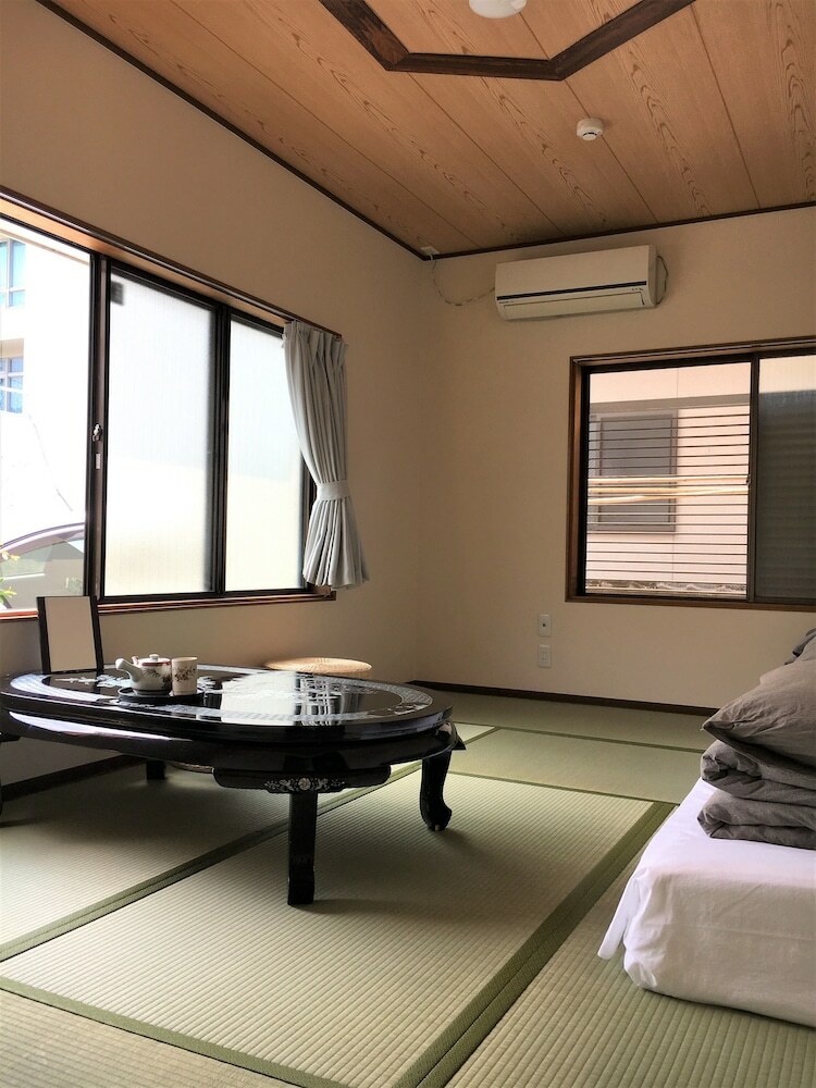 Hostal Guesthouse Hakuka - Hostel