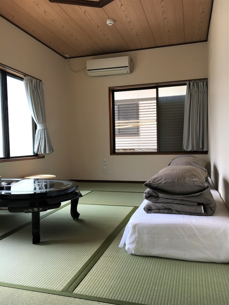 Hostal Guesthouse Hakuka - Hostel