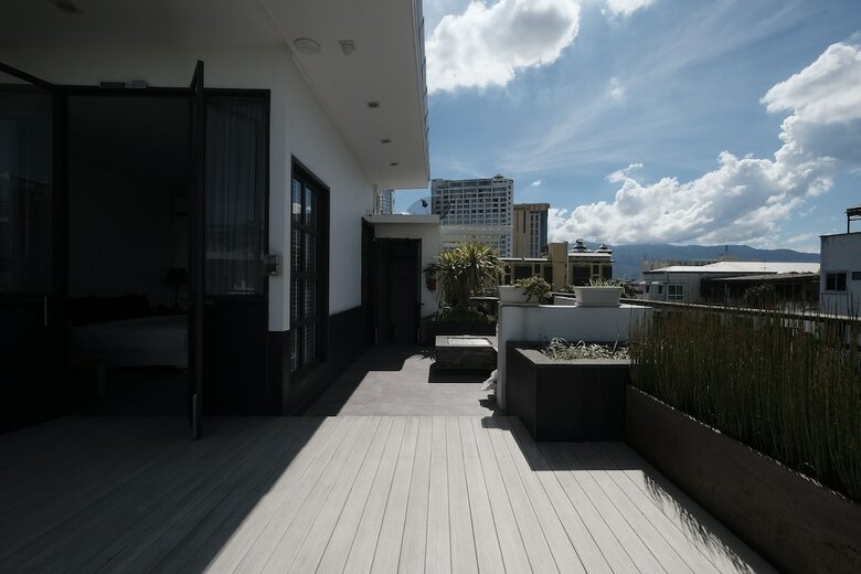 Iron32 Hotel