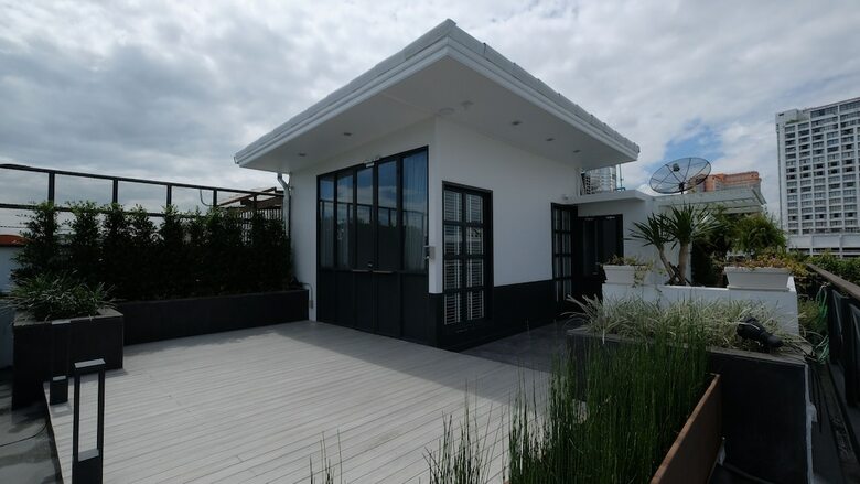 Iron32 Hotel