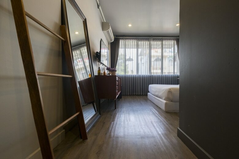 Iron32 Hotel
