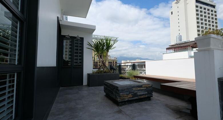 Iron32 Hotel