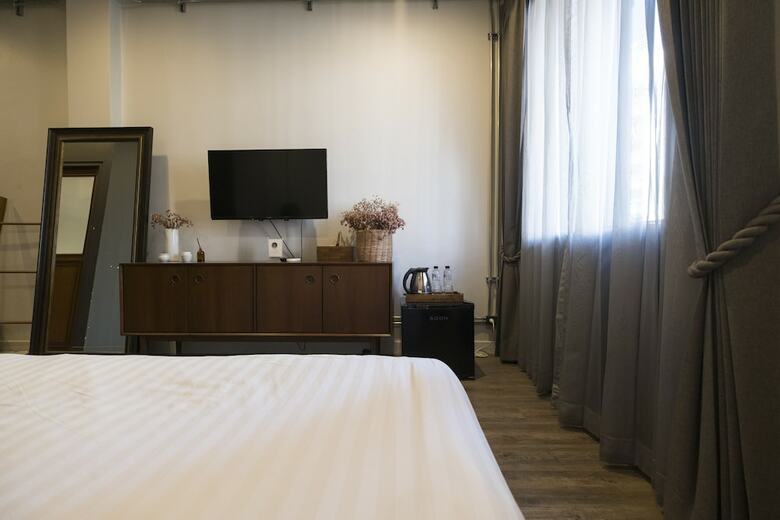 Iron32 Hotel
