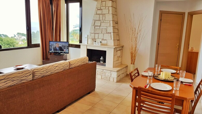 Bungalow White Apartments And Suites