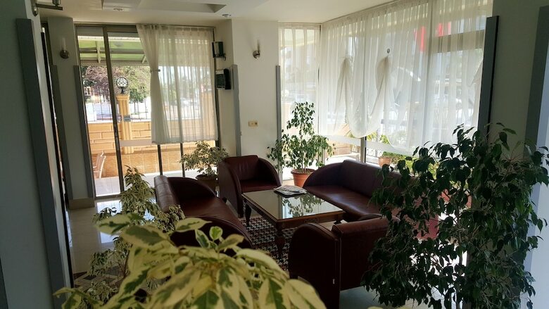 Lemon Hotel