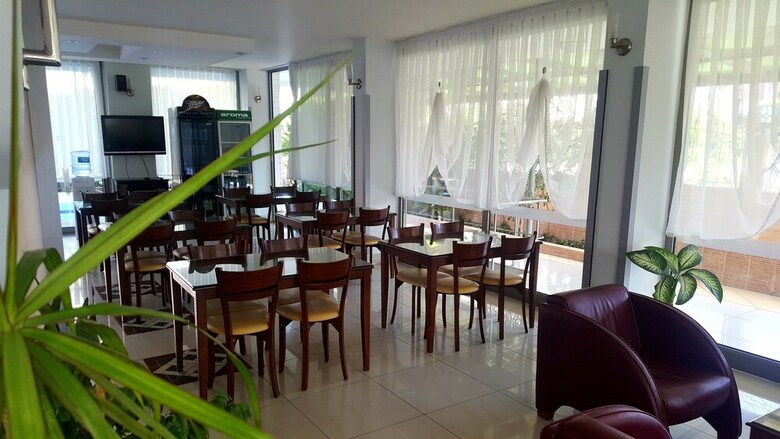 Lemon Hotel