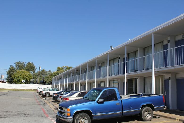 Hotel Lonestar Inn & Suites