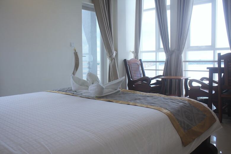Kc River Hotel