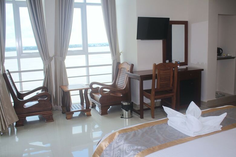 Kc River Hotel