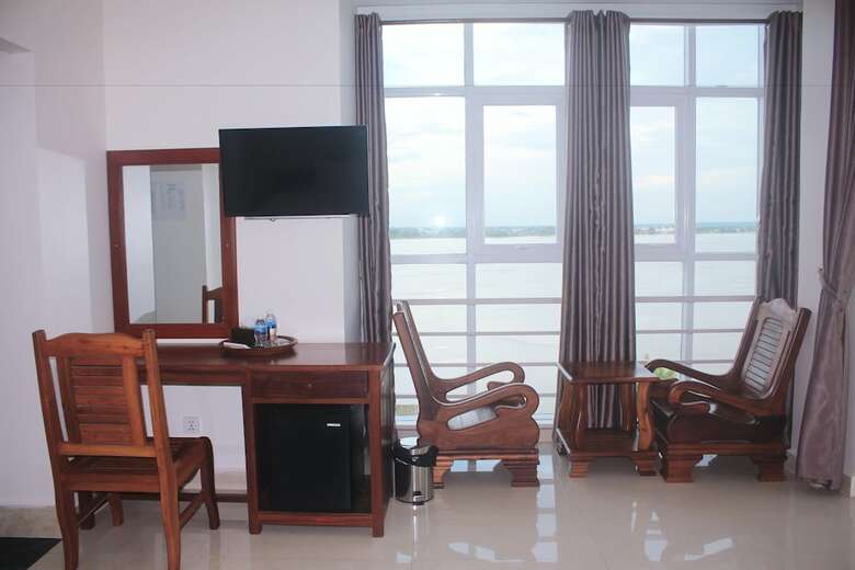 Kc River Hotel