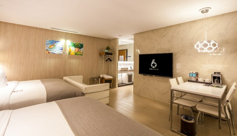 6 Star Motel