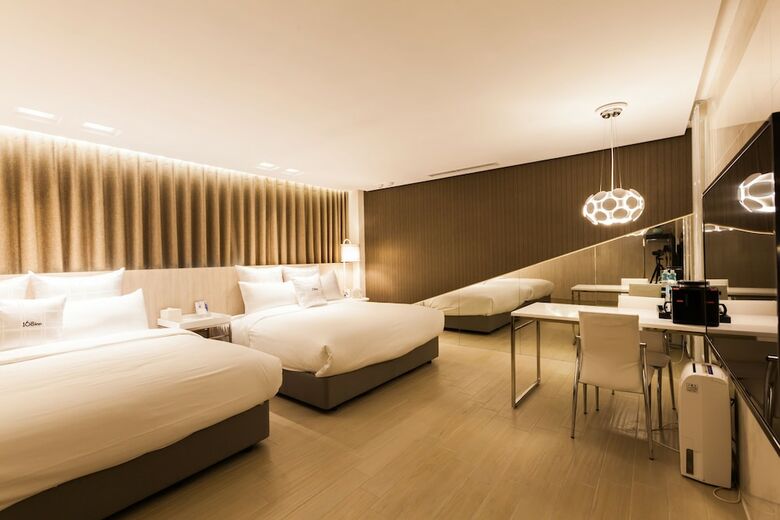 6 Star Motel