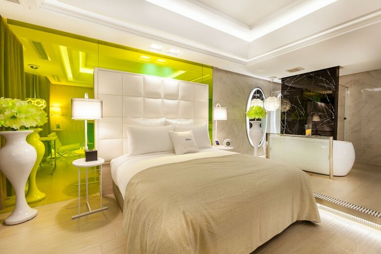 6 Star Motel