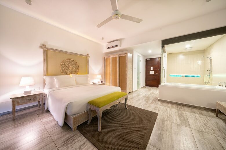Hotel Triple O Six