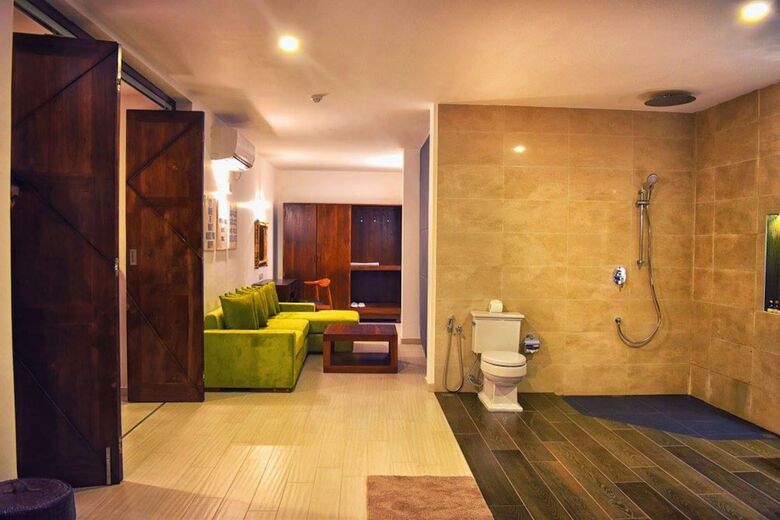 Hotel Triple O Six