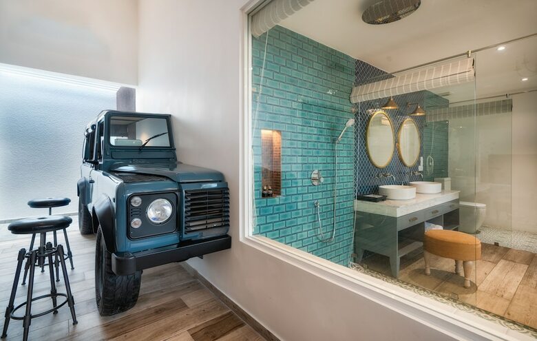 Hotel Triple O Six